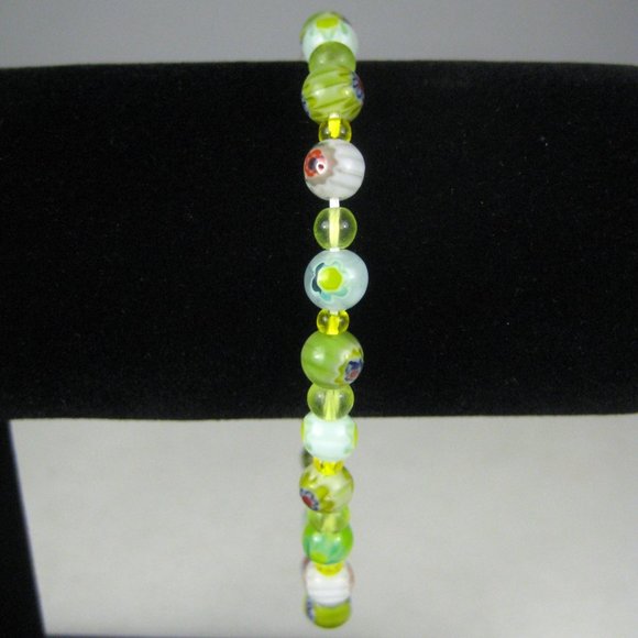 Green Glass Beaded Bracelet 8.75 In Goldtone Jewelry Millefiori Delicate - Picture 5 of 7